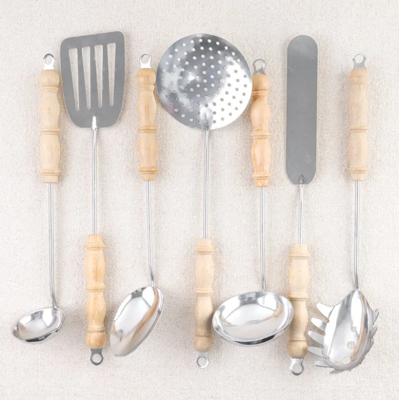 Ustensiles de cuisine en hêtre et inox